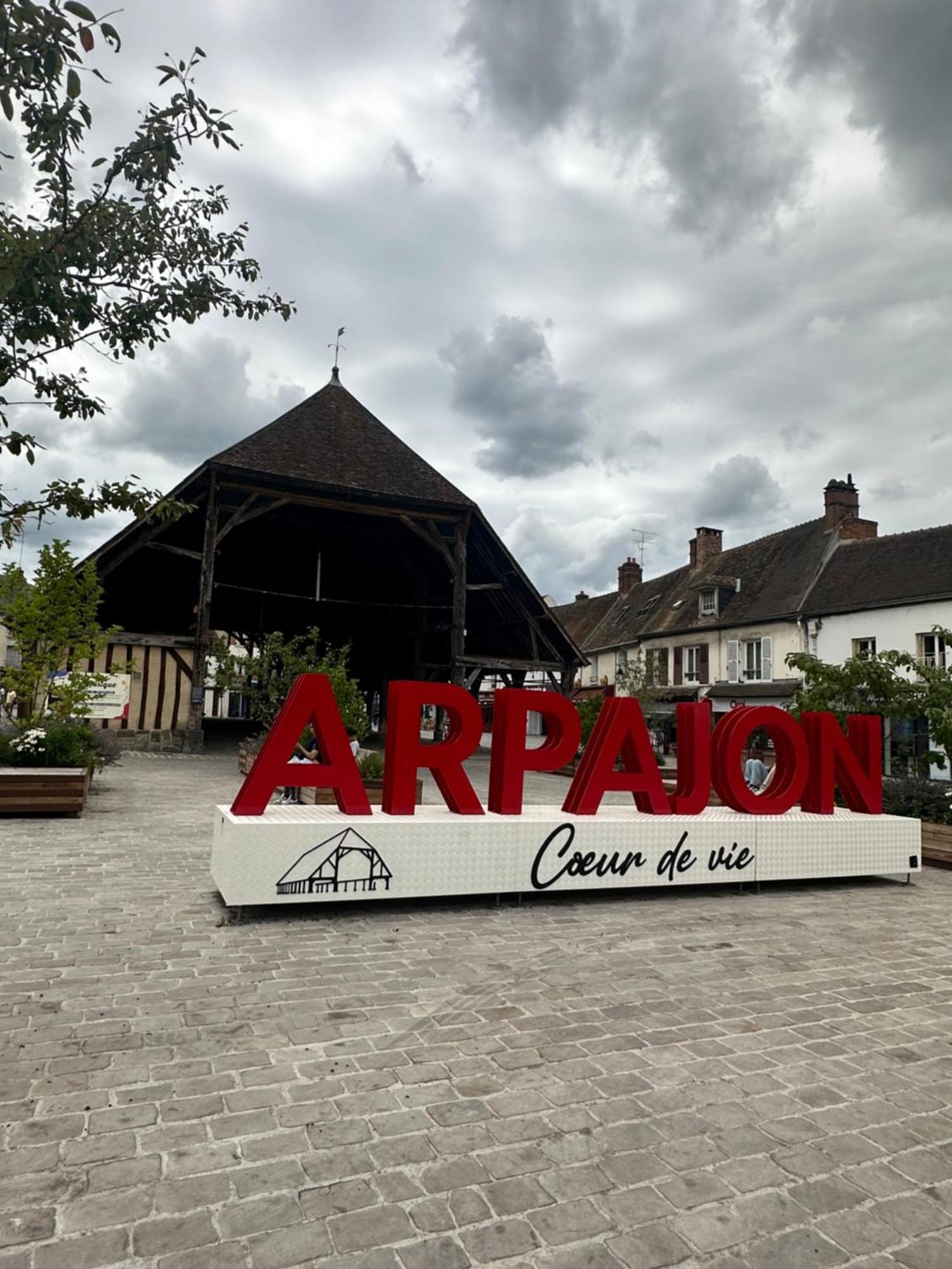 Le Cocon Parking Prive Centre Ville Gare Arpajon Exterior photo